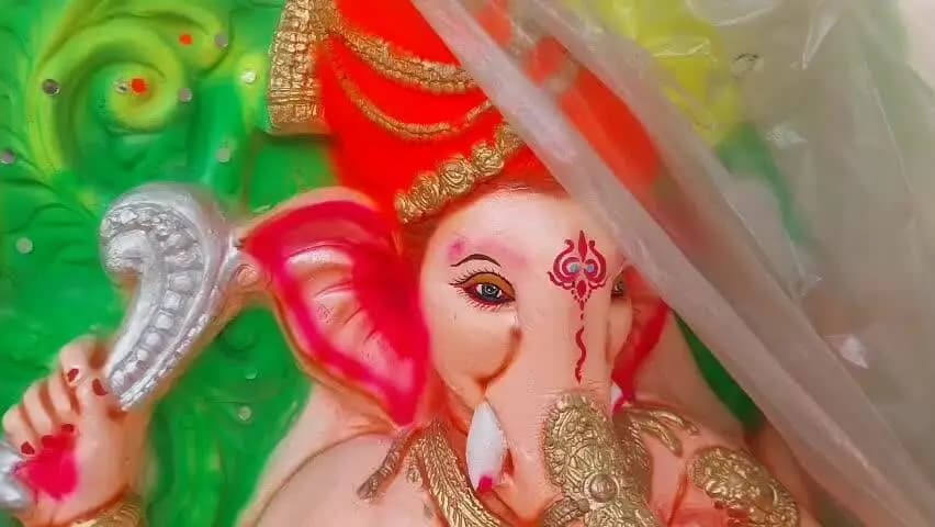 14 सितंबर को गणेश उत्सव से पहले, प्राकृतिक मिट्टी और रंगों से बनी भगवान गणेश की मूर्ति तैयार