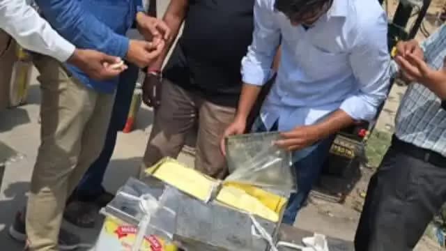 हनुमानगढ़: जिला मुख्यालय पर बीकानेरी रसगुल्ला मावा भण्डार का मावा और लम्माणी स्वीट्स एंड कैटर्स से बर्फी जांच में अनसेफ