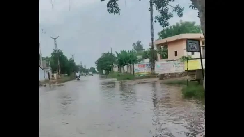 वज़ीरपुर: वजीरपुर श्यारोली में सड़क पर जल भराव की समस्या, भैरव धाम मेले से पहले समाधान की मांग