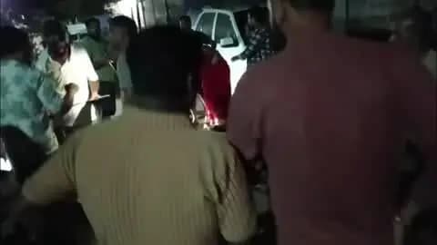 सोहागपुर: कांग्रेस भवन के सामने तेज रफ्तार इनोवा की टक्कर से स्कूटी सवार महिला की मौत, मौके पर जुटी भीड़