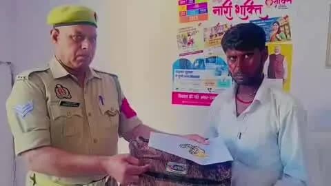 कासगंज: कासगंज जीआरपी की तत्परता से श्रद्धालु का छूटा बैग बरामद, ₹60 हजार का मंगलसूत्र समेत पूरा सामान सुरक्षित लौटाया