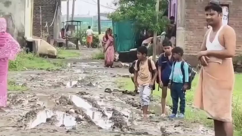 बीना: प्रताप वार्ड में विकास की विकास की गवाही देती एक बस्ती, लोग बोले थक चुके शिकायत करते-करते
#jansamasya