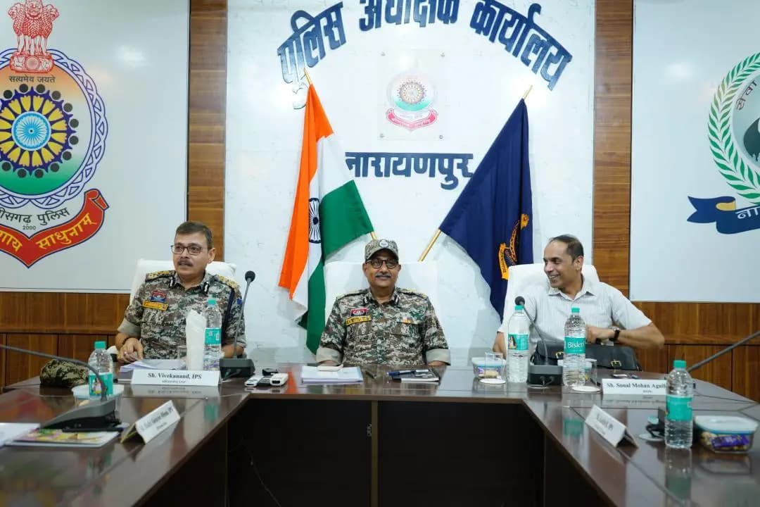नारायणपुर: नारायणपुर में पुलिस महानिदेशक की समीक्षा बैठक, नक्सल पुनर्वास पर खास जोर