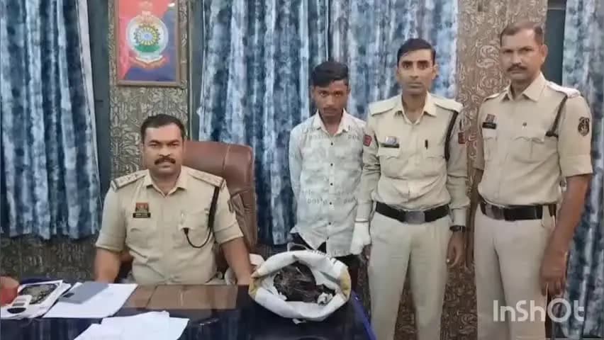 मनेन्द्रगढ़: मनेंद्रगढ़ रेलवे कॉलोनी चोरी मामले में फरार तीसरे आरोपी को गिरफ्तार किया गया, 3 किलो कॉपर वायर बरामद