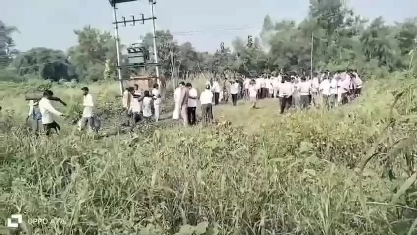 बीना: धनोरापुरा में नहीं शमशान घाट,बारिश में रुका रहा अंतिम संस्कार,सरपंच बोले-बारिश के बाद शुरू होगा निर्माण
#jansamasya