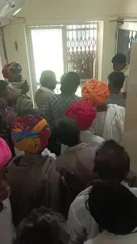 ग्राम भेरू खेड़ा में आबादी निकलवाने के लिए भिनाई एसडीएम को दिया ज्ञापन