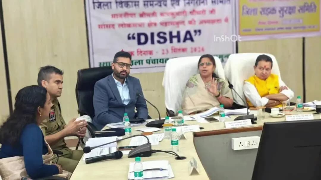 बसना: महासमुंद में सड़क सुरक्षा को लेकर सख्ती, ओवरस्पीडिंग और बिना हेलमेट पर कार्रवाई, बैठक में हुई चर्चा