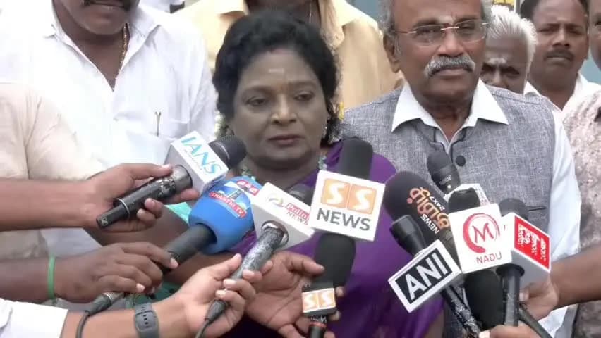 எழும்பூர்: டெங்குவை கட்டுப்படுத்தாமல் இடைத் தேர்தல் பிரச்சாரத்திற்கு சென்றது ஏன் - சிவந்தி ஆதித்தனார் சிலை முன்பு தமிழிசை கேள்வி