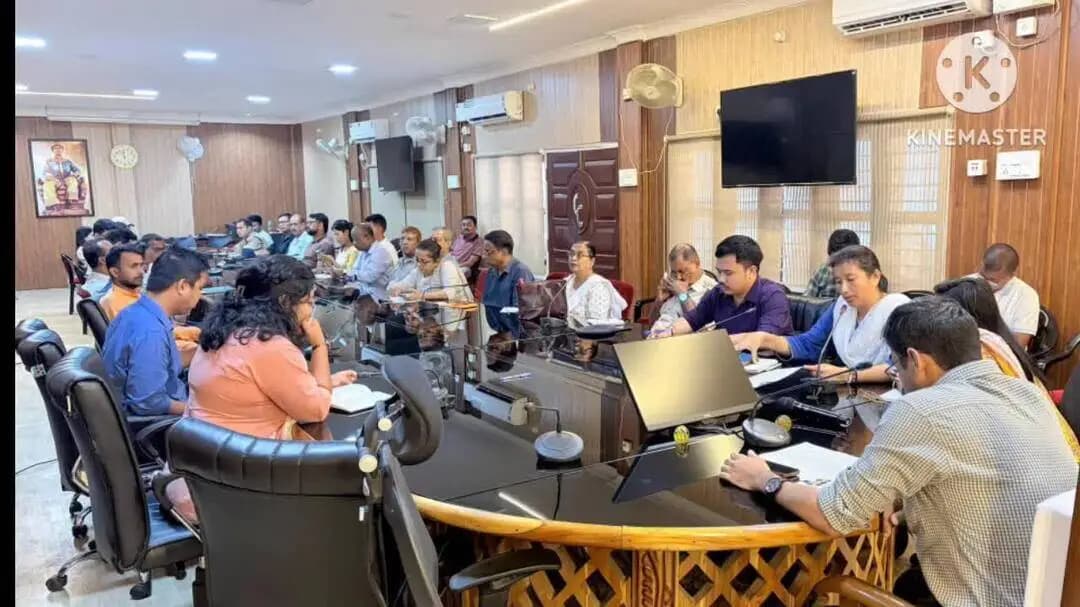 শিৱসাগৰ: জিলা আয়ুক্তৰ কাৰ্যালয়ৰ চ্যুকাফা সভাকক্ষত দুৰ্গা পূজা উদযাপনৰ সন্দৰ্ভত গুৰুত্বপূৰ্ণ সভা