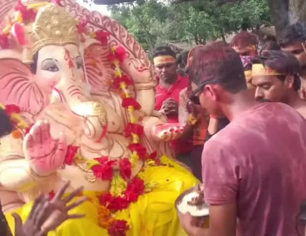 बीघापुर: बारा में गणपति बप्पा की नम आँखों से हुई विदाई
