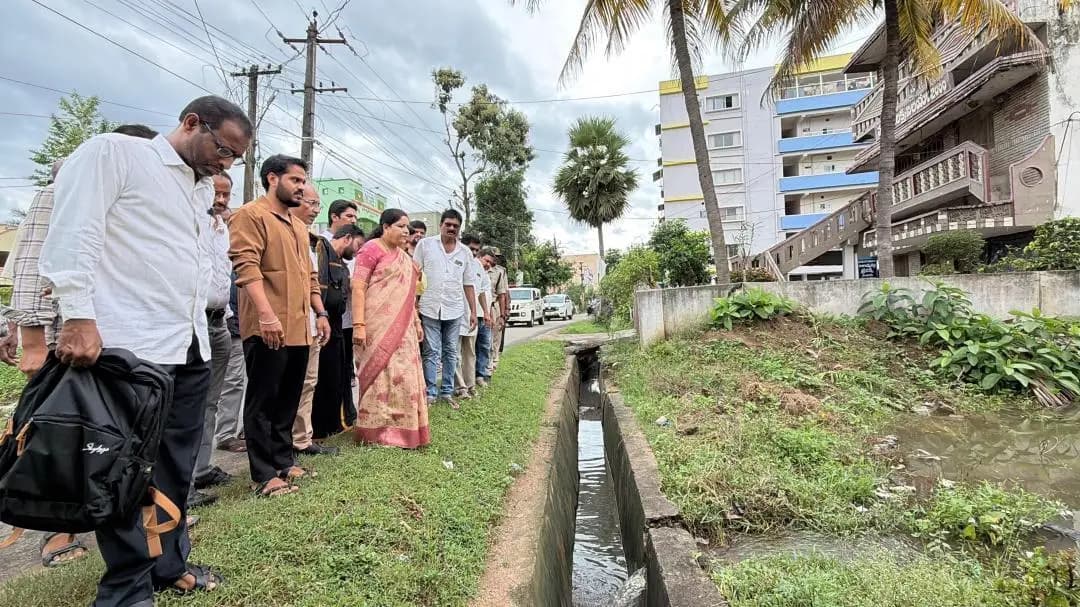 సాలూరు: సాలూరులో వరద పరిస్థితిపై మంత్రి సంధ్యారాణి సమీక్ష, అధికారులకు కీలక ఆదేశాలు