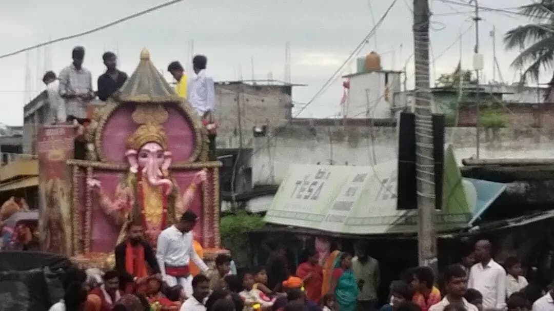 नरपतगंज युवा एकता संघ के द्वारा गणपति बप्पा का भव्य विसर्जन