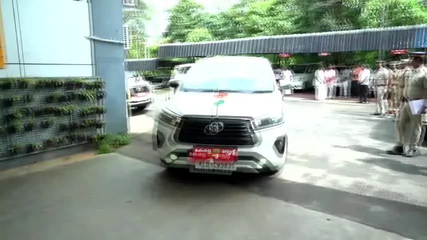 ഇടുക്കി: ഇടുക്കി ജില്ലയിലെ ഭൂപ്രശ്നങ്ങൾ ചർച്ച ചെയ്യുന്നതിന് കളക്ടേറ്റിൽ മുഖ്യമന്ത്രി വി ഡി സതീശൻ്റെ നേതൃത്വത്തിൽ യോഗം ചേർന്നു