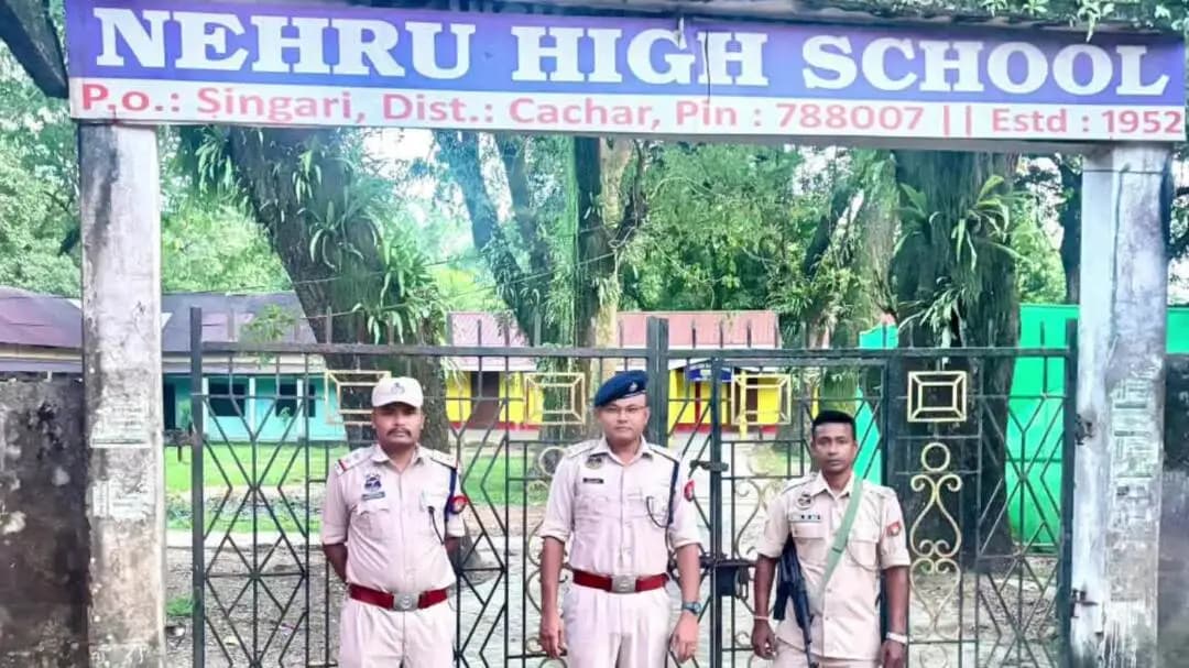 উদারবন্দ: শিলচর পৌরনিগম নির্বাচন সুষ্ট এবং শান্তিপূর্ণ করার লক্ষ্যে বিভিন্ন ভোটকেন্দ্র পরিদর্শন করেন পুলিশের উর্ধ্বতন আধিকারিকরা