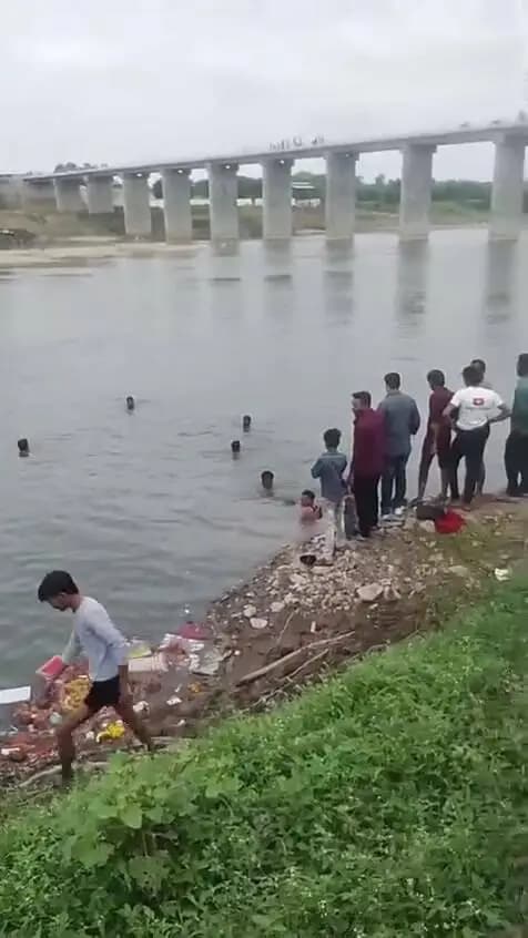सीहोर नगर: पार्वती नदी में गणेश विसर्जन के दौरान युवक डूबा, पुलिस-एनडीआरएफ मौके पर