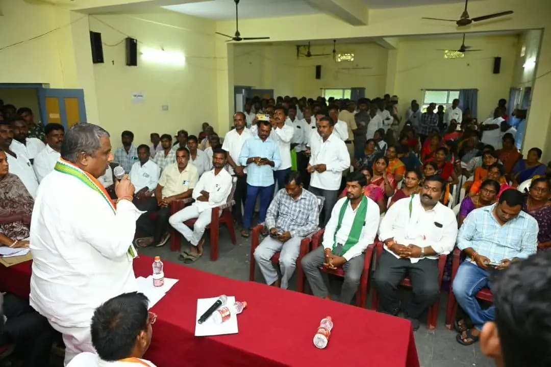పెగడపల్లె: పెగడపల్లిలో లబ్ధిదారులకు చెక్కుల పంపిణీ: సాగునీటి సమస్య పరిష్కారానికి చర్యలు