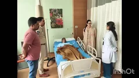 వికారాబాద్: పరిగి నిమజ్జనంలో ఇరు వర్గాల గొడవలో, తరుణ్ అనే వ్యక్తి ద్వారా గాయపడిన కానిస్టేబుల్ను పరామర్శించిన ఎస్పీ