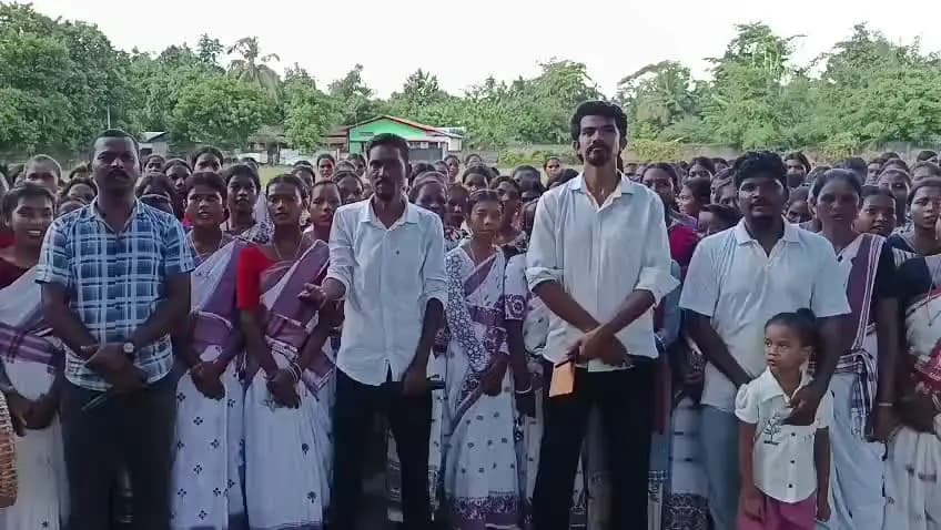 ঢেকিয়াজুলি ভাগ: বৰছলা চাহ বাগিছাৰ খেলপথাৰত আয়োজন কৰা কৰম নাচ কৰ্মশালাত অজস্ৰ যুৱক-যুৱতীৰ অংশগ্ৰহণ