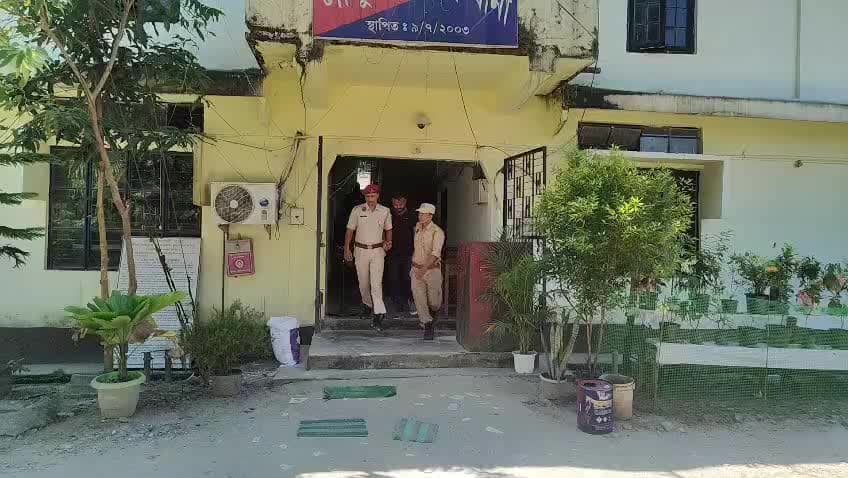 বিহপুৰীয়া: গৰু ভৰ্তি গাড়ীৰ পৰা ৩ হেজাৰ টকালৈ
লালুক আৰক্ষীৰ জালত জাতীয়তাবাদী যুৱ ছাত্ৰ পৰিষদৰ নেতা য়ংকী গোস্বামী