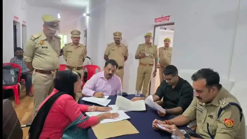 तुलसीपुर: थाना समाधान दिवस में डीएम और एसपी ने सुनी जनसमस्याएं, निस्तारण का दिया निर्देश