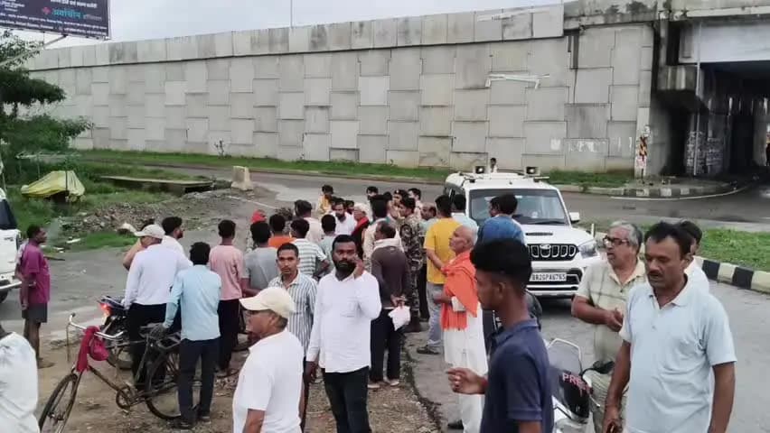 मोहनिया: औरंगाबाद में सीएसपी संचालक को गोली मारकर 3 लाख लूटने वाला आरोपी मोहनिया से गिरफ्तार, लूट की बाइक भी बरामद
