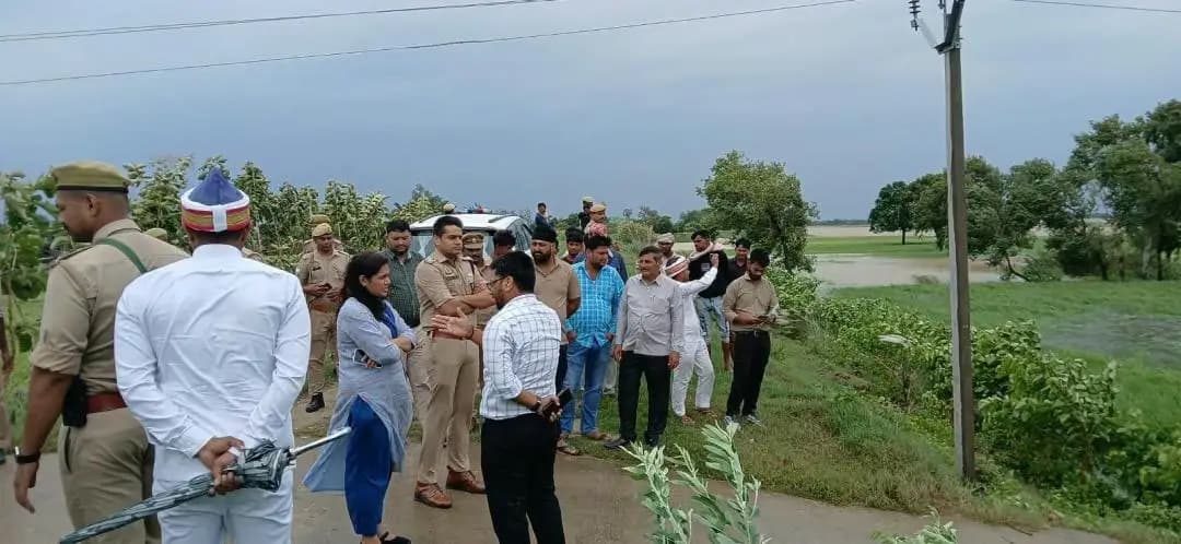 भिनगा: राप्ती नदी का जलस्तर खतरे के निशान से ऊपर, जनपद में रेड अलर्ट जारी