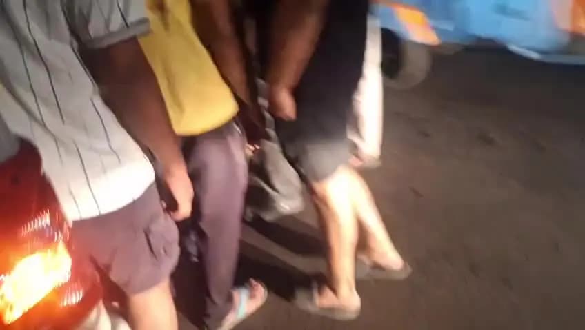 দিছপুৰ: আৰক্ষী বাহনে নিশা চানমাৰিত মহটিয়াই নিলে ডেলিভাৰী বয়ক