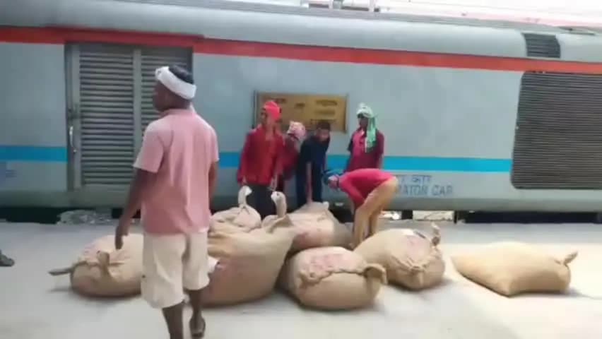 বঙাইগাঁও ভাগ: নিউ বঙাইগাওঁ ৰেলৱে জংচনত ৰেল আৰক্ষীৰ অভিযান আফুগুটি ভৰ্তি বস্তা জব্দ