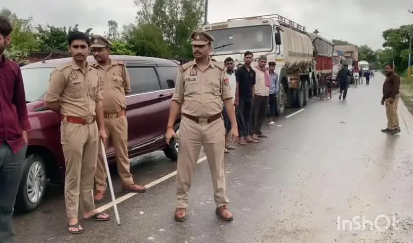 संडीला: बीच सड़क पर कार खराब होने से राजमार्ग पर यातायात बाधित, बघौली पुलिस ने संभाला मोर्चा