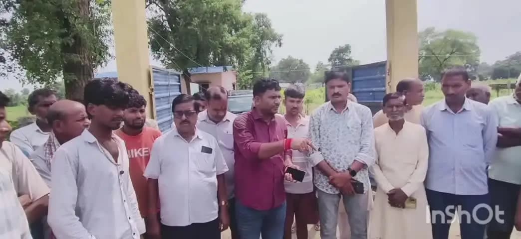 पिपरा: बिरसा कृषक पाठशाला नाथा फॉर्म में खिस्टीज एग्रो कंपनी पर अनियमितता का आरोप, बिना अनुमति 20 शीशम के पेड़ काटे