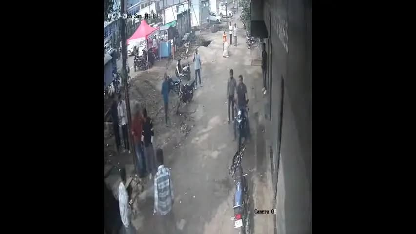 सागर नगर: मकरोनिया में दिनदहाड़े लाइव मर्डर सीसीटीवी कैमरे में कैद, 16 सेकेंड में लोहे के सब्बल से सिर में 14 वार