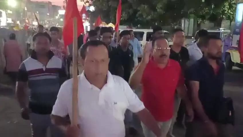 মোহনপুর: বামুটিয়া কালিবাজারে মানিক সরকারের উপর হামলার প্রতিবাদে সিপিআইএমের বিক্ষোভ