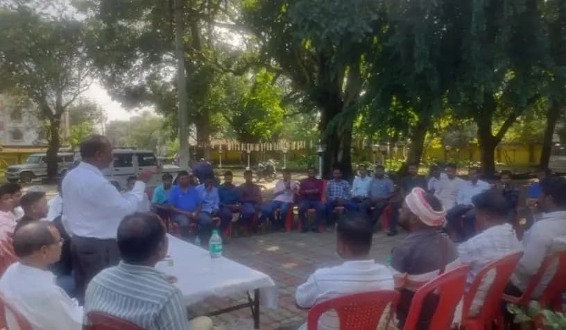 अडकी: अड़की में जर्जर पुल के गिरने से आवागमन मुश्किल, दुर्घटना का खतरा