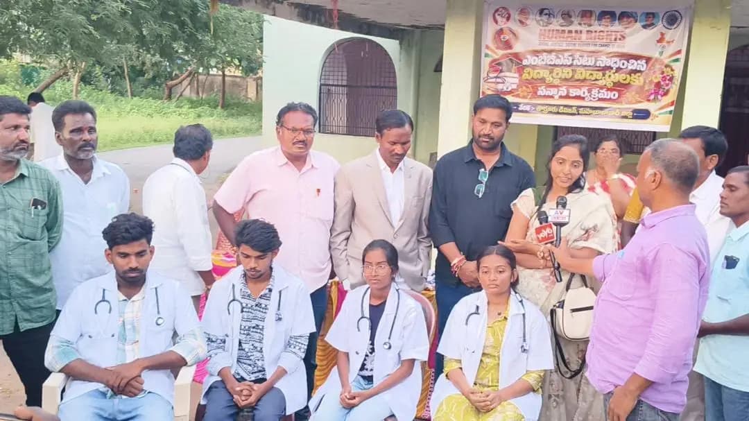 తొర్రూర్: తొర్రూరులో ఎంబిబిఎస్ సీట్లు సాధించిన విద్యార్థులకు ఘన సన్మానం
