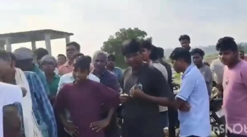 प्रतापपुर: मदननगर मामले में नया अपडेट, ग्रामीणों का आरोप- बलपूर्वक ले गए कलेक्ट्रेट