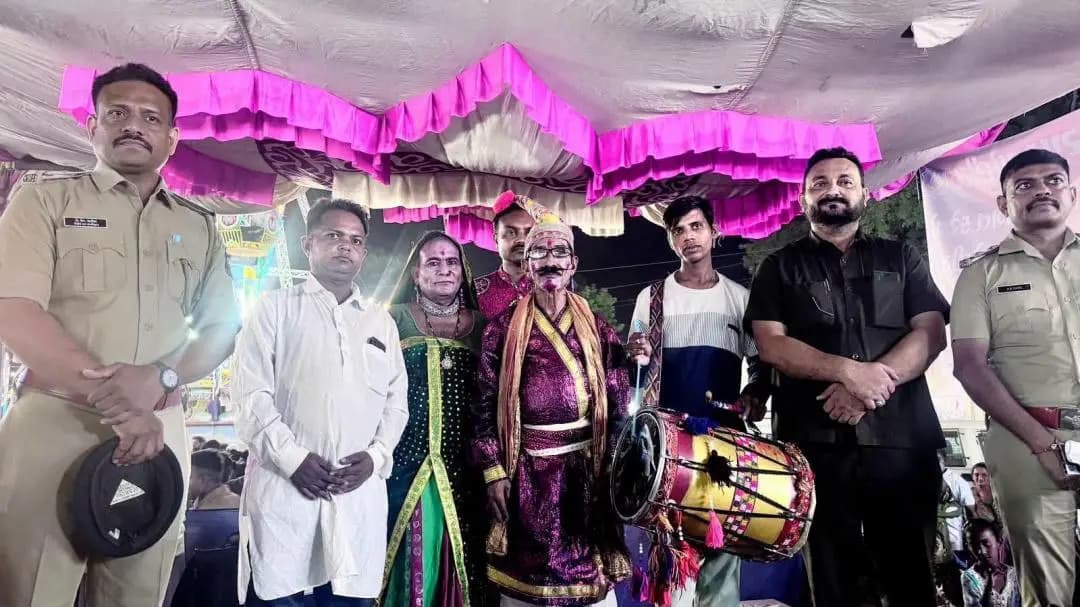 વીરપુર: મહીસાગર: વિરપુર ઉર્સ મેળામાં ભવાઈ દ્વારા કાયદાકીય જનજાગૃતિ