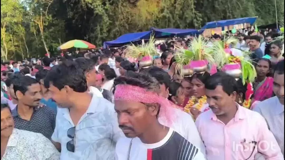 নয়াগ্রাম: আড়রা অঞ্চলের ঝাউরিশোলে অনুষ্ঠিত হল ঐতিহ্যবাহী ইন্দ্র দেবতার পুজো,স্থানীয় ভাবে যা ইঁদ পরব হিসাবে পরিচিত