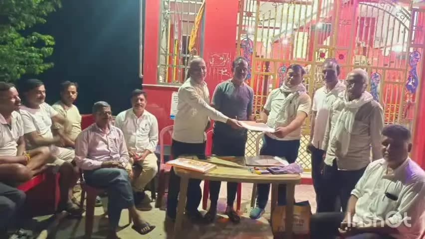 धनवार: मंदिर में हुई बैठक में वित्तीय लेखा-जोखा और आवश्यक दस्तावेज सौंपे गए