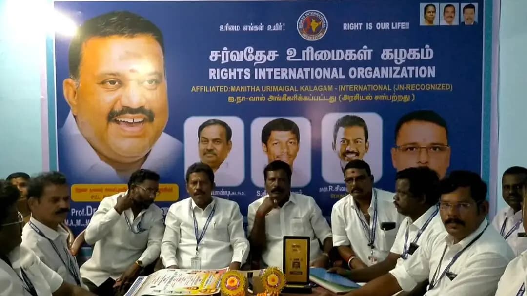 தருமபுரி: தர்மபுரி மற்றும் கிருஷ்ணகிரி மாவட்ட நிர்வாகிகள் கலந்தாய்வு கூட்டம் தர்மபுரி டீச்சர்ஸ் காலனி அலுவலகத்தில் நடைபெற்றது.
