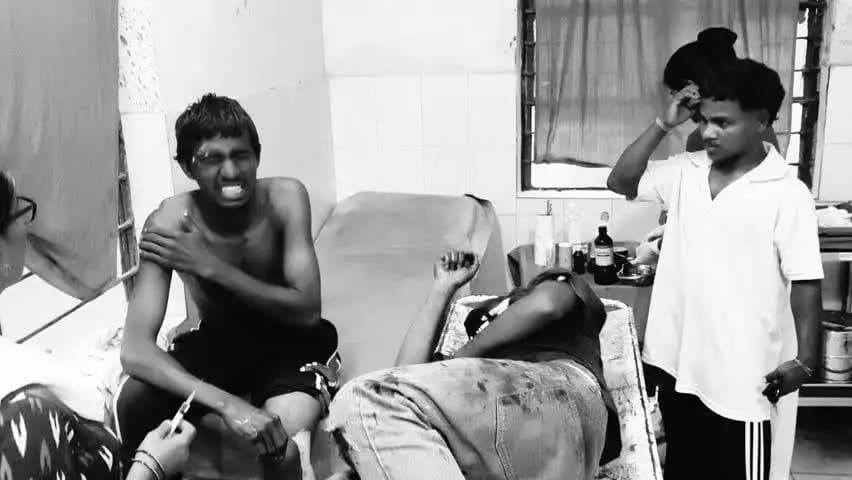सोनुआ: मोटरसाइकिल और स्कूटर की टक्कर में महिला सहित 5 घायल, 3 चाईबासा भेजे गए