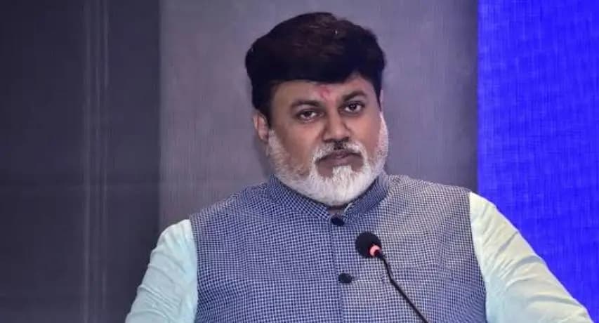 रत्नागिरी: पालकमंत्री उदय सामंत यांचा सत्कार, काजू-बदाम बंदीचा आदेश