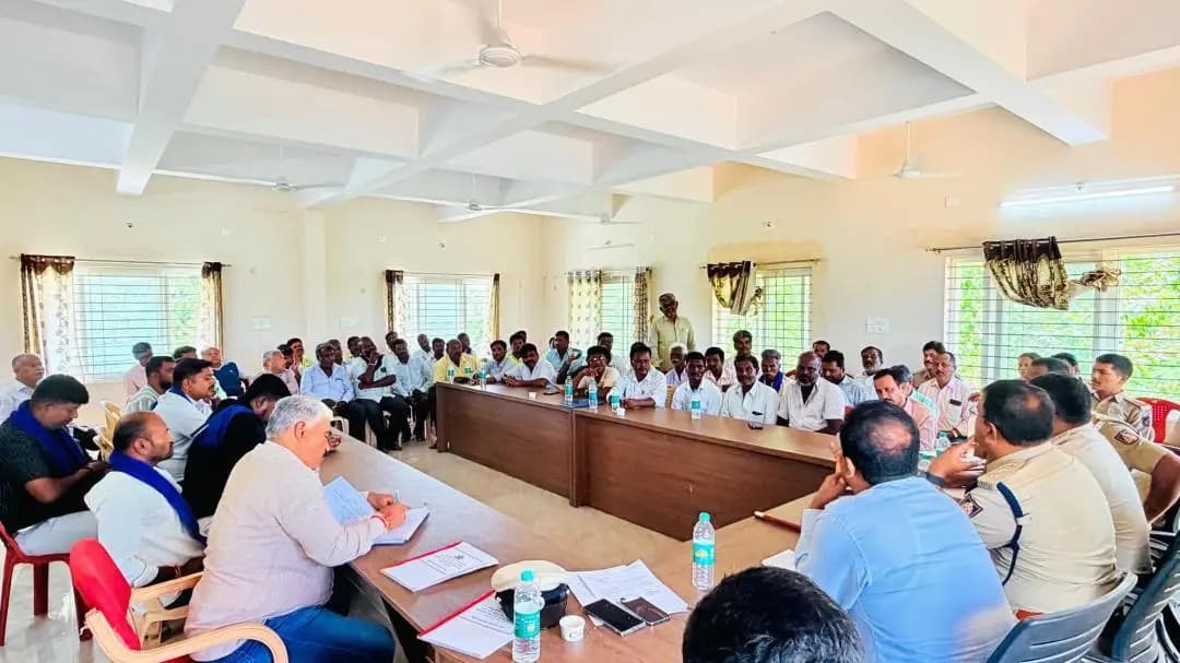 ಶಿರಾ: ಸಿರಾದಲ್ಲಿ ಎಸ್ಸಿ-ಎಸ್ಟಿ ಕುಂದುಕೊರತೆ ಸಭೆ: ಅಧಿಕಾರಿಗಳೊಂದಿಗೆ ಚರ್ಚೆ