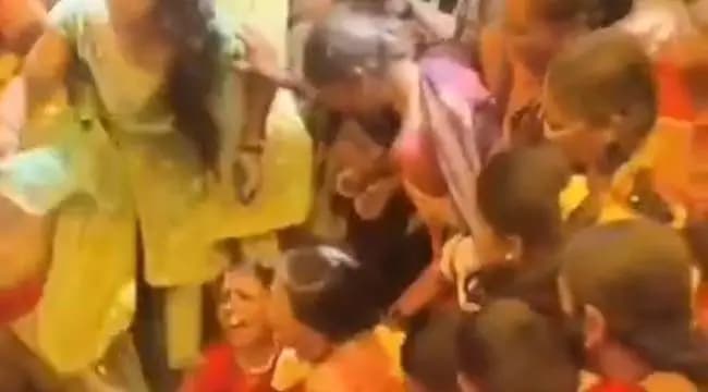 ಬೆಳಗಾವಿ: ಸಂಕೇಶ್ವರ ನಿಲಗಾರ ಗಣಪತಿ ದರ್ಶನ ವೇಳೆ ಭಾರಿ ನೂಕುನುಗ್ಗಲು: ತಪ್ಪಿದ ಭಾರಿ ಅನಾಹುತ!