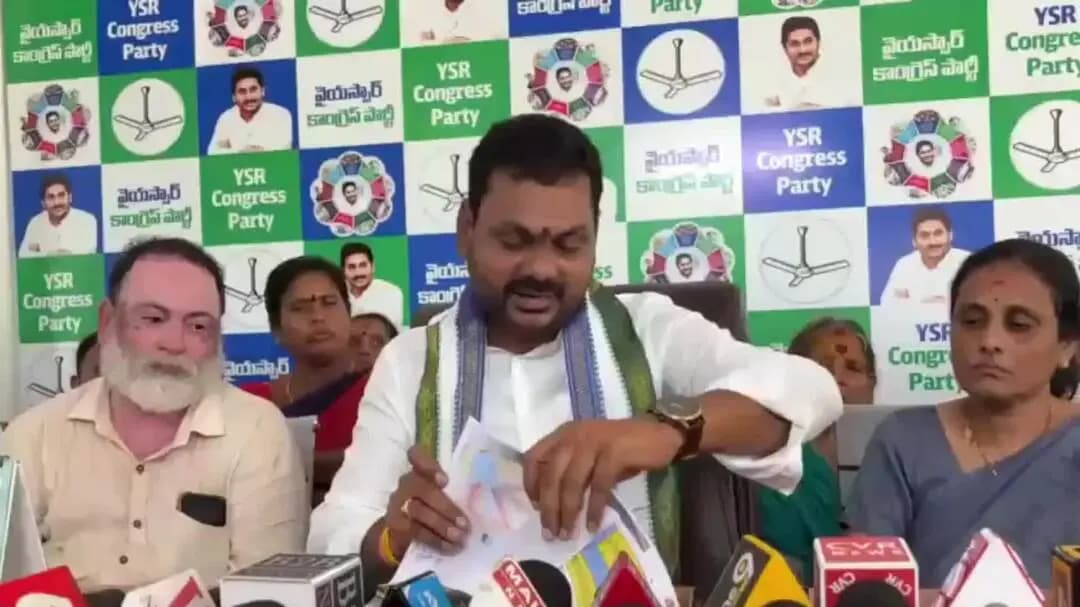టెక్కలి: టెక్కలి మండలం లో 500 మంది టీడీపీలో చేరారనడం అవాస్తవం: వైసిపి ఇంచార్జ్ పేరాడ తిలక్