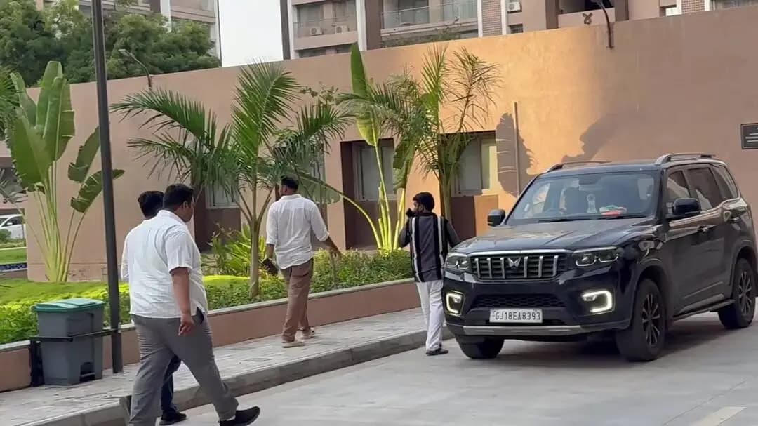 ગાંધીનગર: ગાંધીનગર મનપા ચૂંટણી: કોંગ્રેસના ઉમેદવારો અજ્ઞાત સ્થળે, ઋષિકેશ પટેલના પ્રહાર