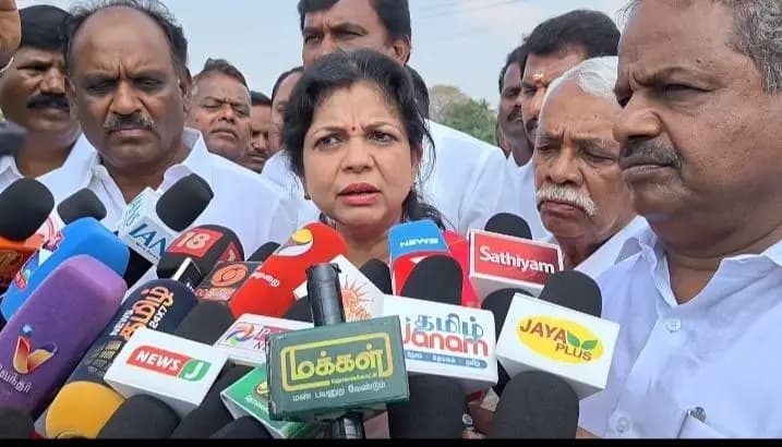 தருமபுரி: தர்மபுரி மேம்பாலப் பணி: முண்டாசுபுரவடை கிராம மக்கள் கோரிக்கை - சௌமியா அன்புமணி பேட்டி