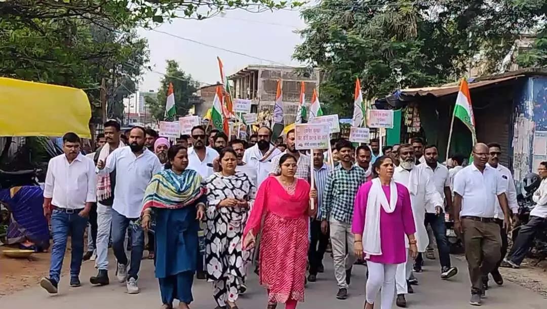 कोंडागांव: कोण्डागांव में कांग्रेस ने वोट चोरी के आरोपों को लेकर किया विरोध प्रदर्शन, मुख्य निर्वाचन आयुक्त के इस्तीफे की मांग