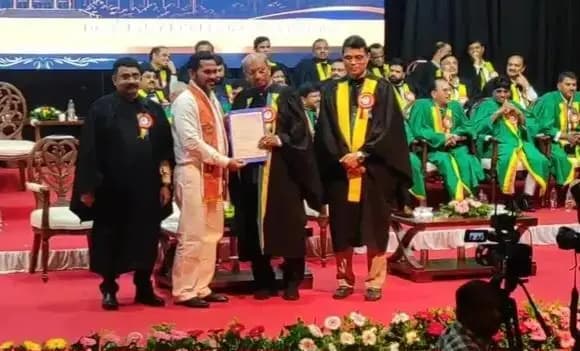 ಕೂಡ್ಲಿಗಿ: ಪಿಎಚ್.ಡಿ ಪದವಿ ಪಡೆದ ವಿಜಯನಗರದ ಪ್ರತಿಭೆ ಡಾ. ಪಕ್ರುದ್ದೀನ್ ಬಿ.