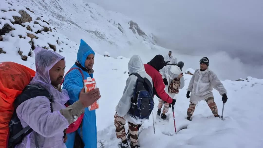 निचार: किन्नौर में फंसे कोलकाता के पर्वतारोही दल को सुरक्षित बचाया गया