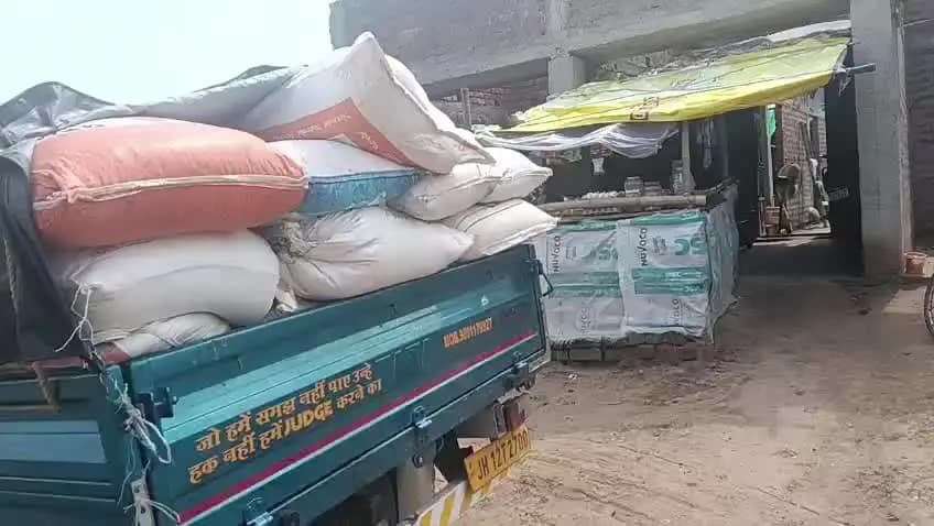 सतगावां: सतगंवा में प्रशासन ने एक वाहन पकड़ा